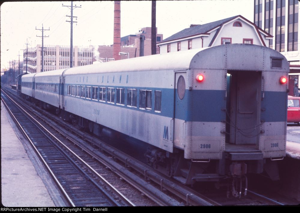 LI 2906 brings up the rear of a typical Oyster Bay train of the day.